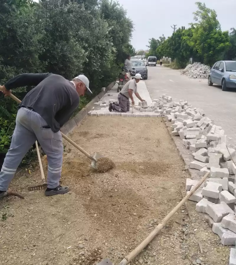 FEN İŞLERİ EKİPLERİMİZCE 10 MAHALLEMİZDE EŞZAMANLI ÇALIŞMALARIMIZI SÜRDÜRÜYORUZ.