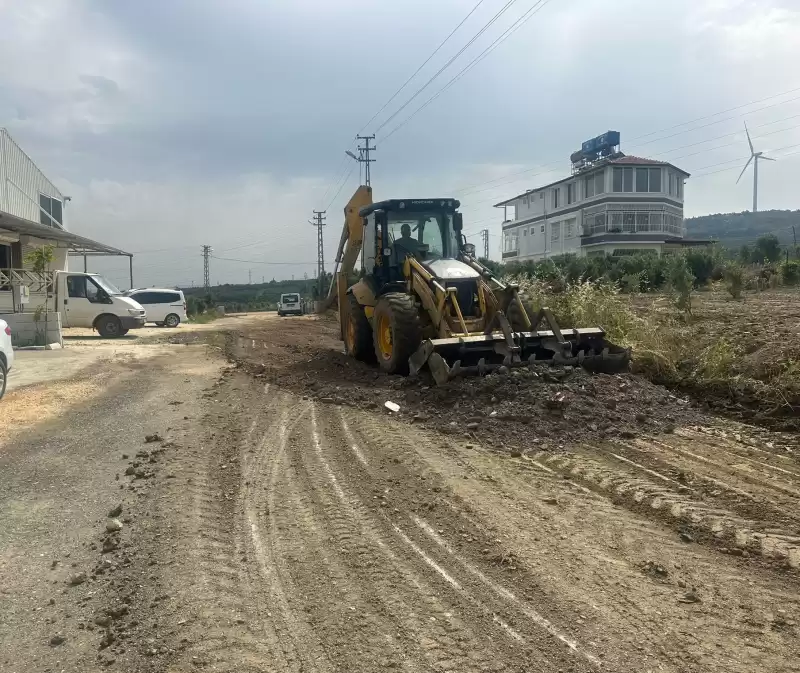 FEN İŞLERİ EKİPLERİMİZCE 10 MAHALLEMİZDE EŞZAMANLI ÇALIŞMALARIMIZI SÜRDÜRÜYORUZ.