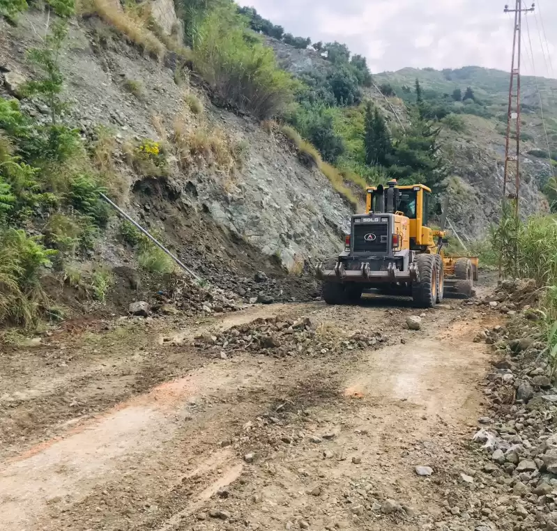 FEN İŞLERİ EKİPLERİMİZCE 10 MAHALLEMİZDE EŞZAMANLI ÇALIŞMALARIMIZI SÜRDÜRÜYORUZ.