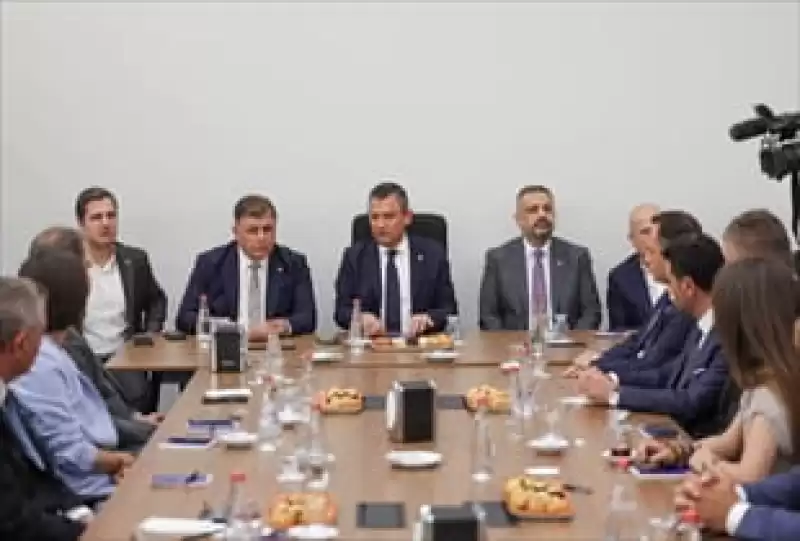 CHP Genel Başkanı Özel'den Başkanlar Zirvesi